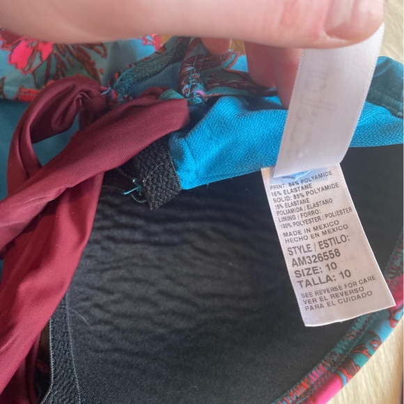 Basta Surf one-piece swimsuit with a teal background and a pink floral pattern - Picture 12 of 12